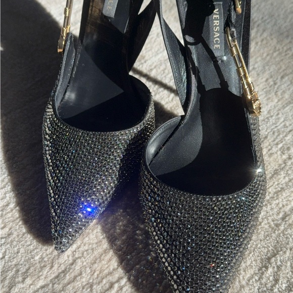 Rare limited edition Nero-Oro Versace sling backs. Size 40. never worn outside. - Picture 6 of 10